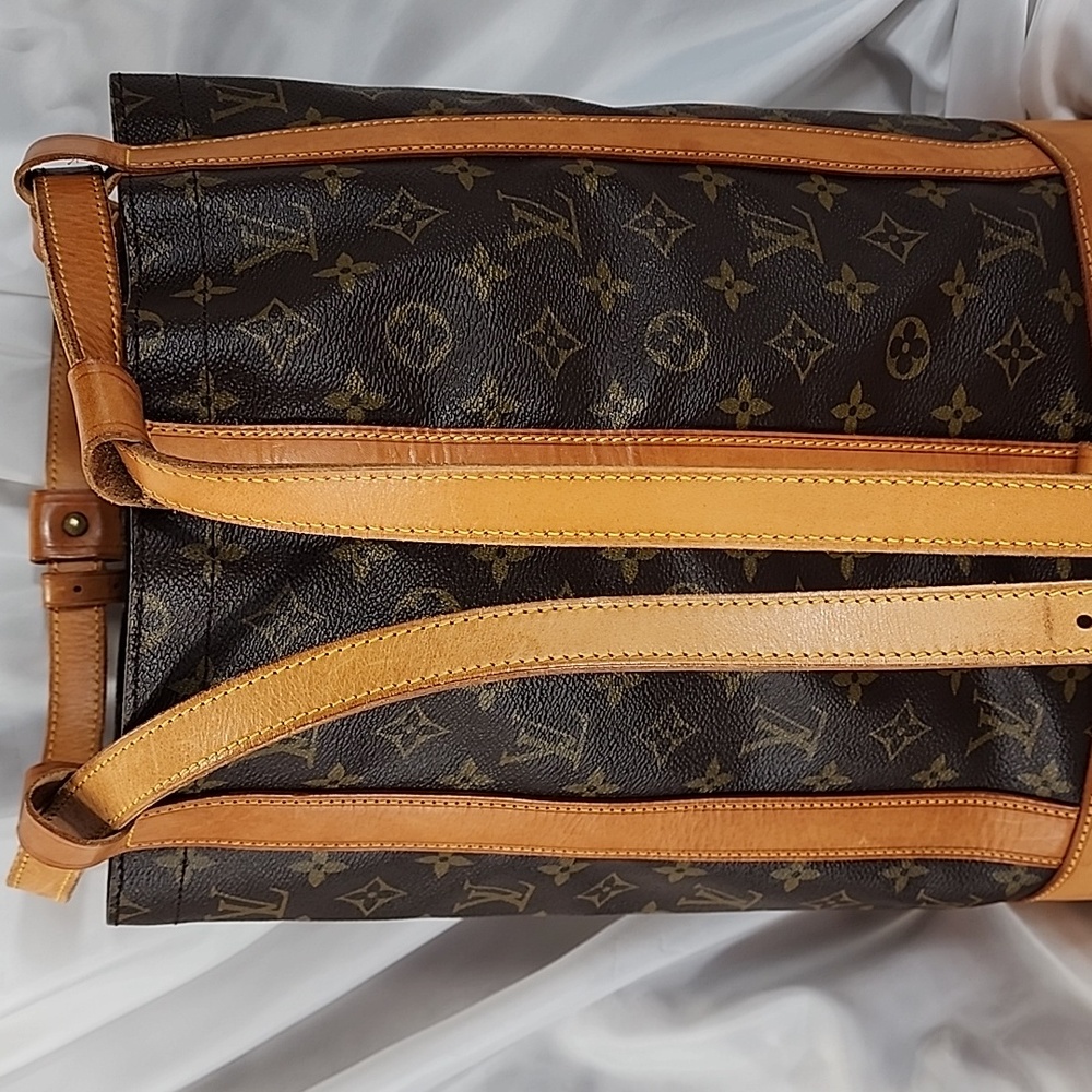 Authentic Louis Vuitton Randonnee Bagpack - Picture 9 of 17